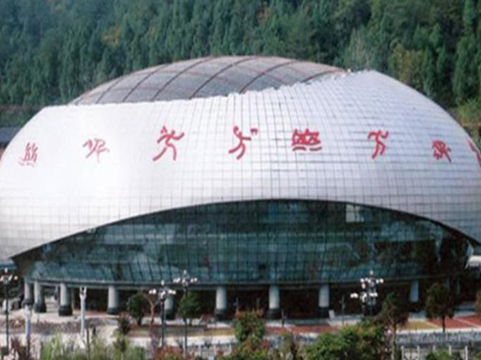 宜州体育中心球形网架加工安装